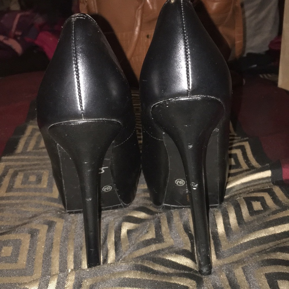 Heels - Picture 4 of 4